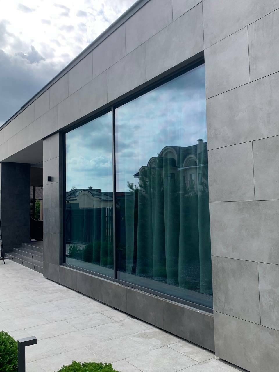 glass-toning.ru | Атермальная плёнка отражает 90% УФ и ИК излучения. glass-toning.ru | Атермальная плёнка